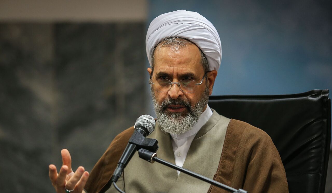 مدیر حوزه‌های علمیه: برای هلال احمر دوره‌های آموزشی دینی بگذارید