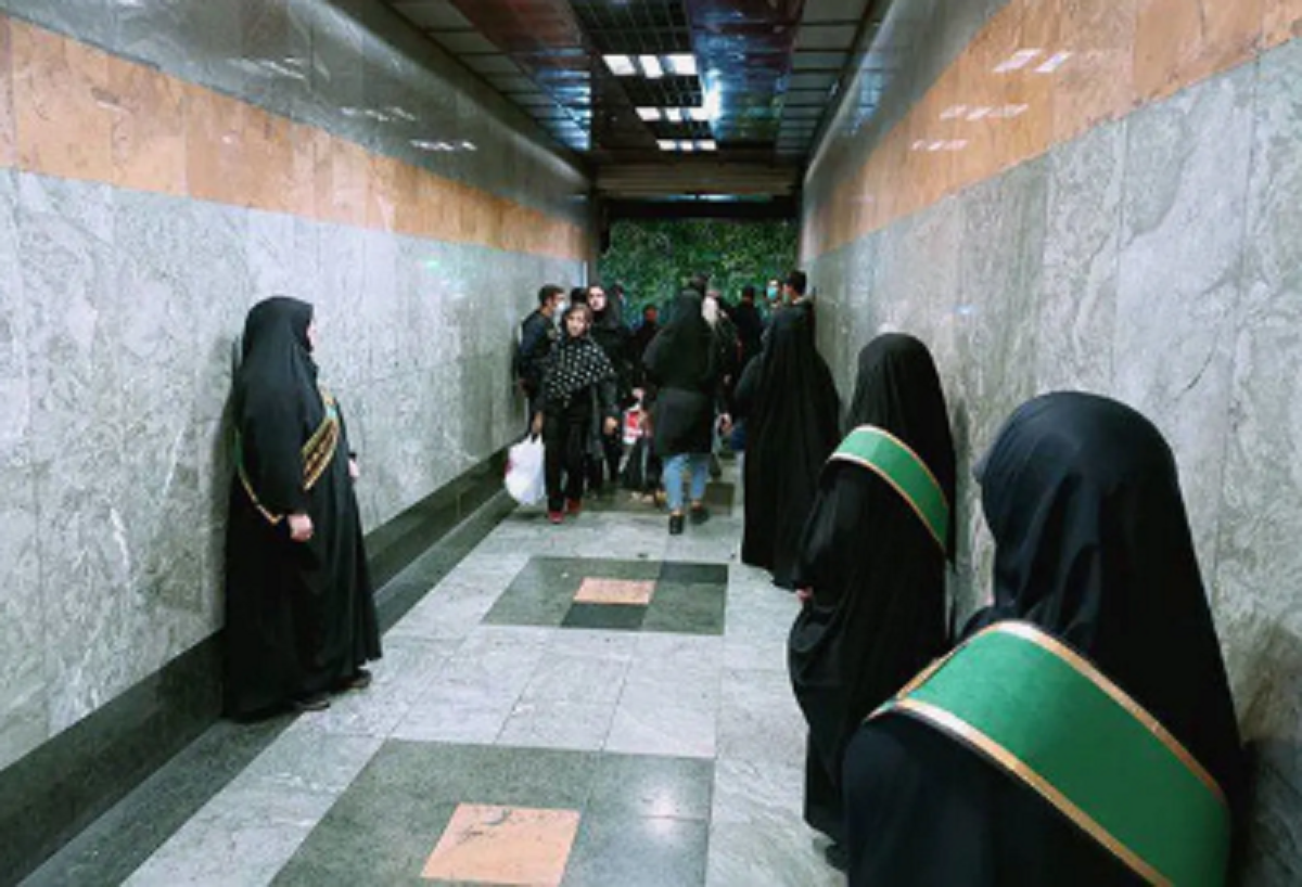 روزنامه هممیهن: چرا وقتی ناامنی و فساد در جامعه زیاد شده، همه نیروها باید تمام قد درگیر مسأله حجاب شوند؟ روزنامه هممیهن: چرا وقتی ناامنی و فساد در جامعه زیاد شده، همه نیروها باید تمام قد درگیر مسأله حجاب شوند؟