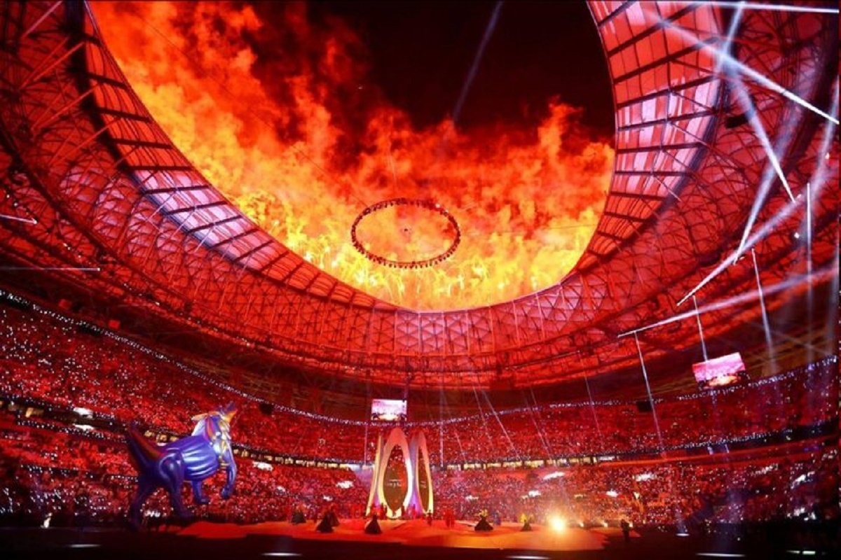 اختلاف زمانی عجیب گزارشگر صدا و سیما با تصاویر پخش زنده بازی افتتاحیه