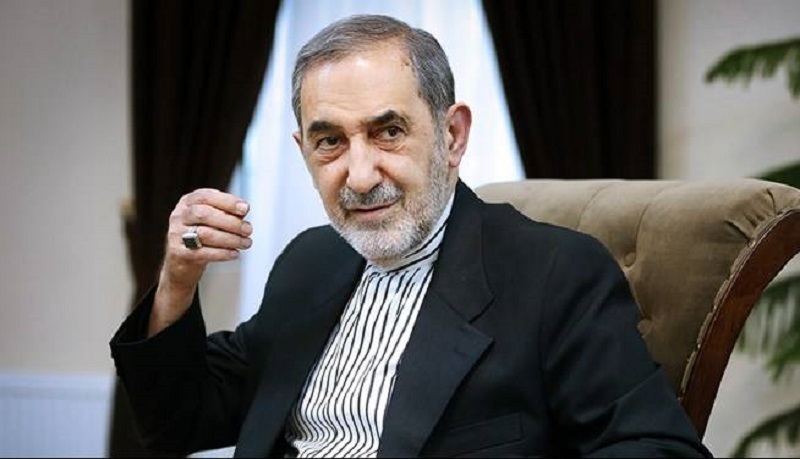 وضعیت عجیب جسمانی علی اکبر ولایتی در یک مراسم