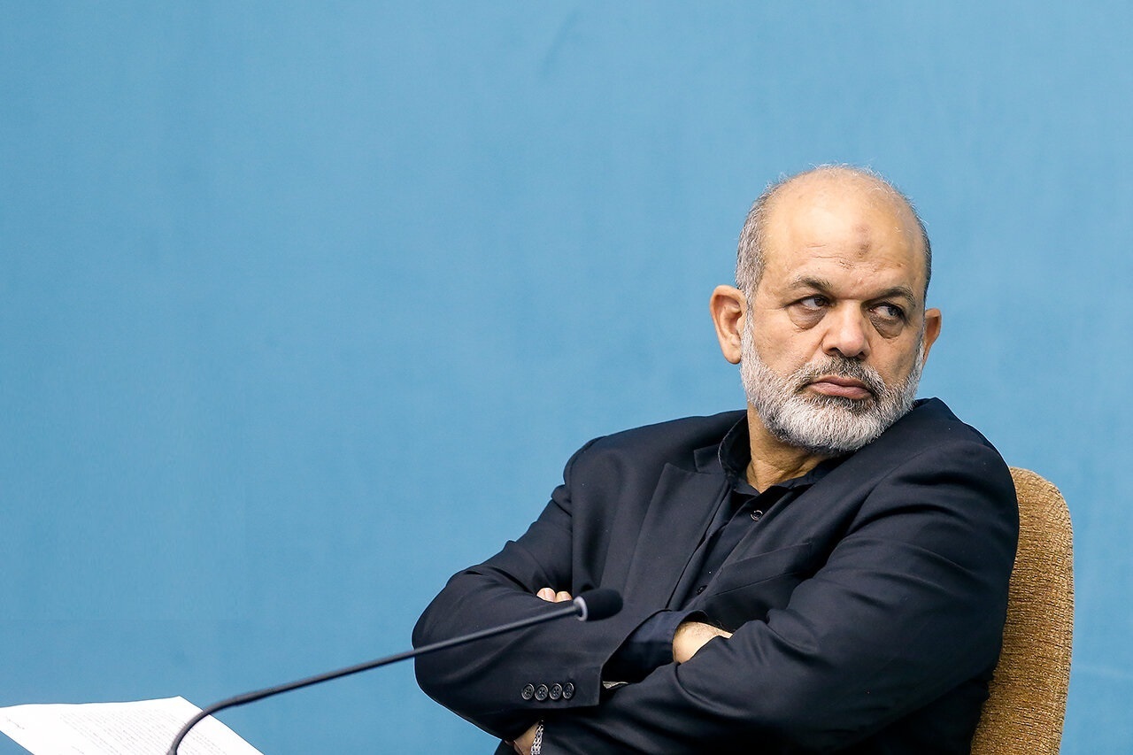 واکنش وزیر کشور به بیحجابی در مراکز خرید: نهادهای متولی برخورد کنند! واکنش وزیر کشور به بیحجابی در مراکز خرید: نهادهای متولی برخورد کنند!