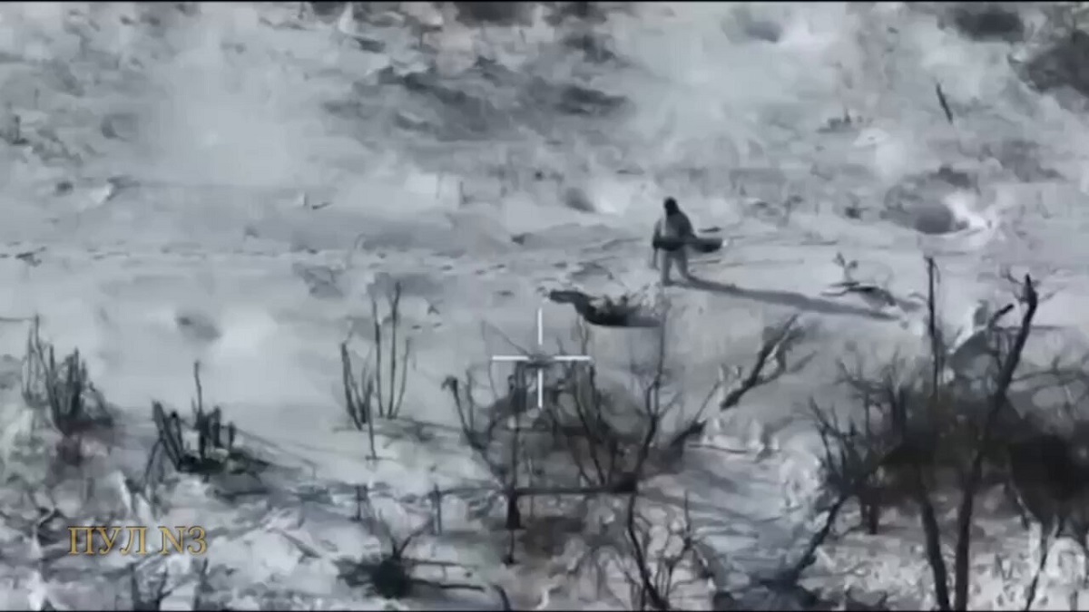 جا خالی دادن سرباز روس به پهپاد اوکراینی