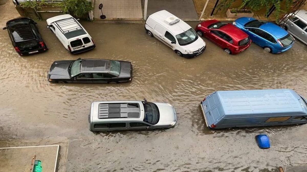 جاری شدن سیل در خیابانهای لبنان جاری شدن سیل در خیابانهای لبنان