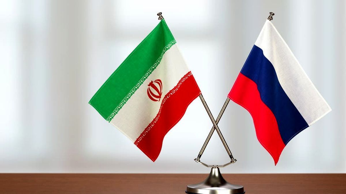 بنرهای جنجالی مقابل سفارت روسیه در تهران