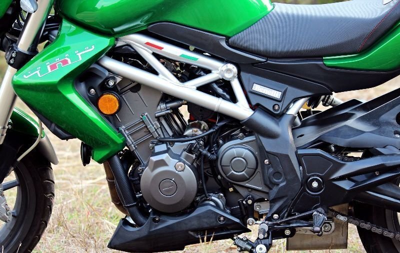 بنلی ۳۰۰ دو سیلندر؛ موتورسیکلت خوش صدای بازار ایران