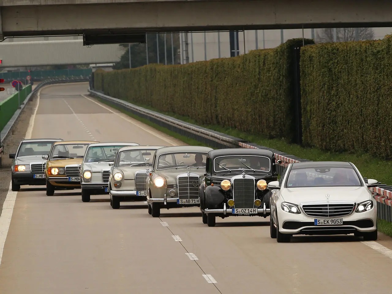 ویدئویی از مرسدس بنز کلاس E در گذر زمان ویدئویی از مرسدس بنز کلاس E در گذر زمان