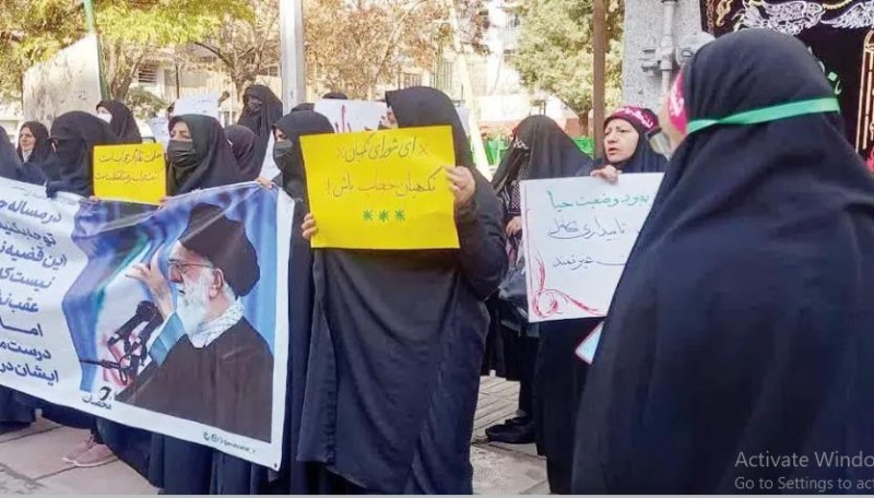 ابراهیم رئیسی در تنگنا؛ تجمع گروهی با عنوان امت حزب الله مقابل پاستور