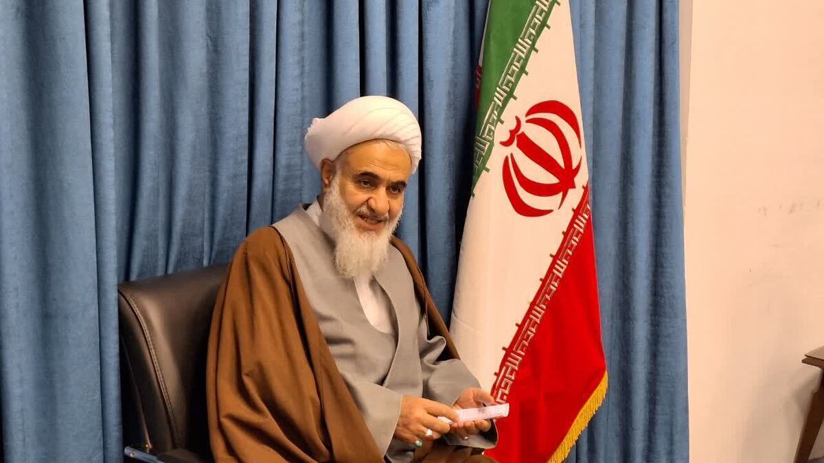 امام جمعه‌ای که معروف‌ترین شعر مذهبی را هم بلد نیست!