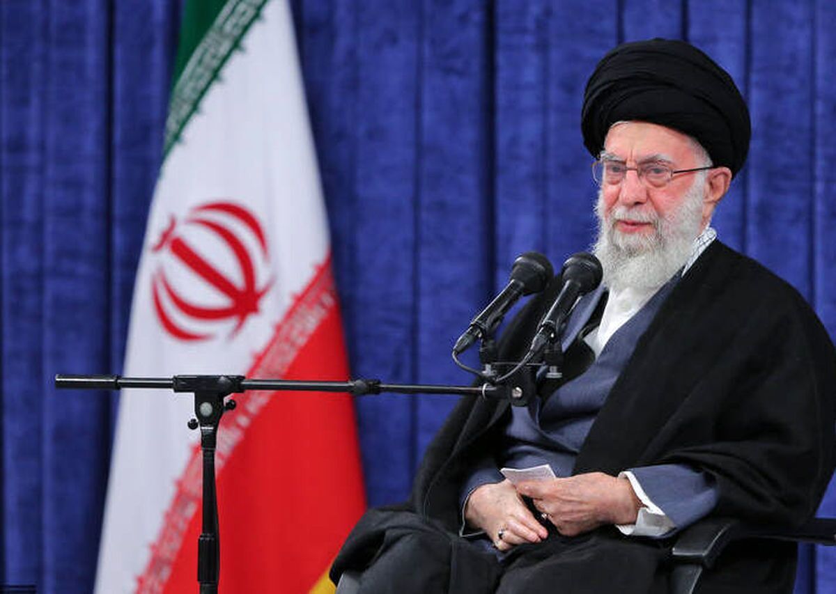 رهبر انقلاب: خدا به ملّت ایران رحم کرد که این انقلاب رخ داد/ تهران نماد شجاعت، دین‌داری و استقلال‌طلبی ملت ایران است