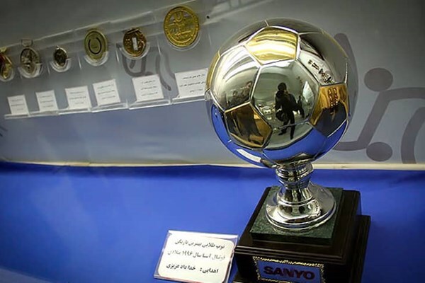 خداداد عزیزی کیست؟ خداداد عزیزی کیست؟