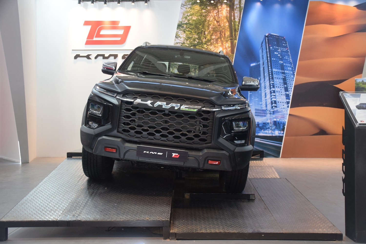 ۸ پیکاپ در اتو اکسپو تهران به نمایش درآمدند ۸ پیکاپ در اتو اکسپو تهران به نمایش درآمدند