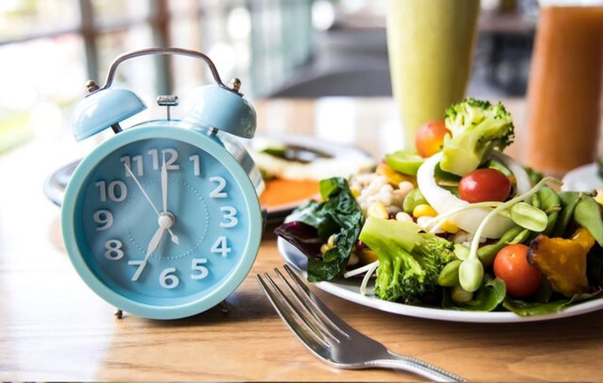 در این ساعت غذا بخورید تا دو برابر لاغر شوید