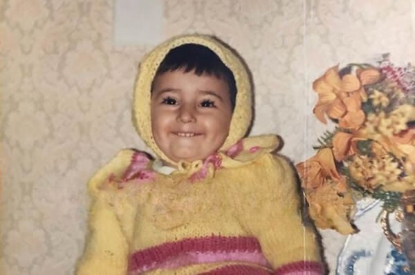 دیبا زاهدی کیست؟ دیبا زاهدی کیست؟