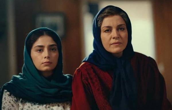 دیبا زاهدی کیست؟ دیبا زاهدی کیست؟