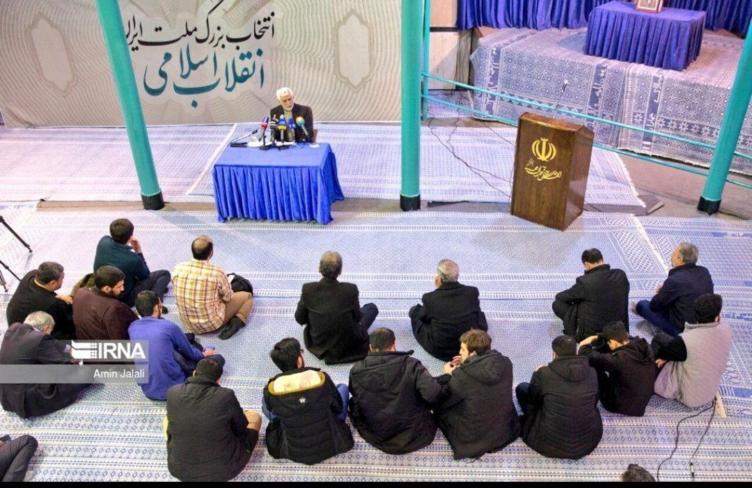 تصاویری عجیب از سخنرانی سعید جلیلی در مسجد جماران تصاویری عجیب از سخنرانی سعید جلیلی در مسجد جماران