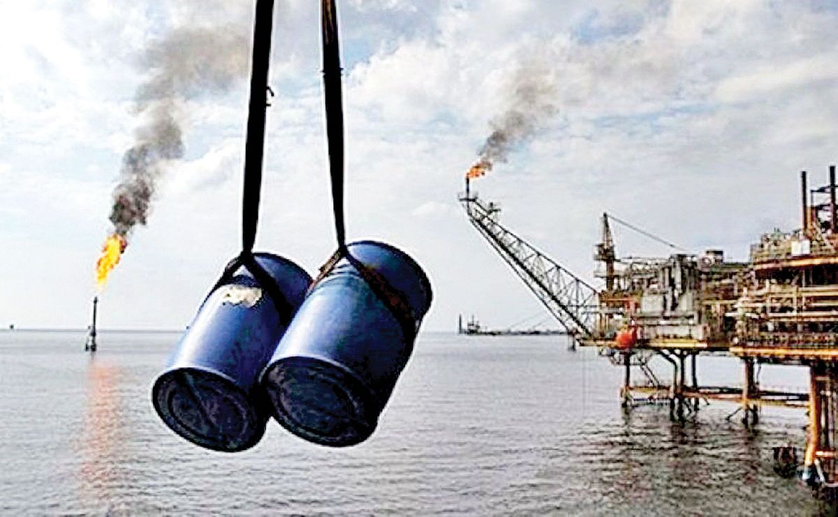 هشدار روزنامه جمهوری: فروش نفت فقط باید دست دولت باشد/ بازگذاشتن دست افراد بیرونی زیانبار است