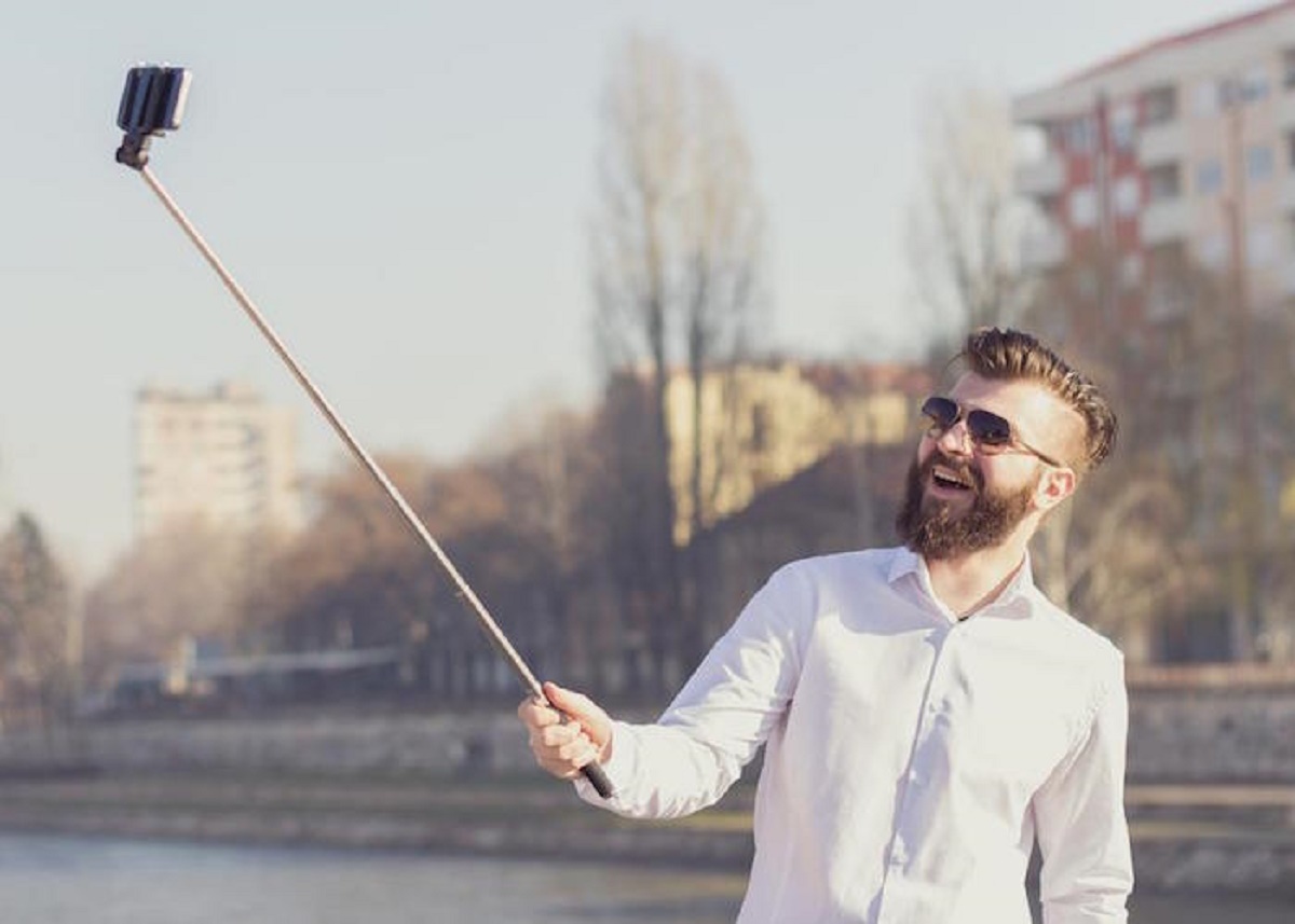 زین پس به جای سلفی بگویید «خودعکس»! زین پس به جای سلفی بگویید «خودعکس»!