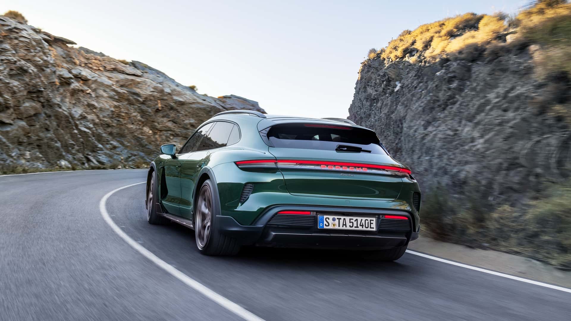 معرفی پورشه تایکان ۲۰۲۵ کراس توریسمو و توربو S