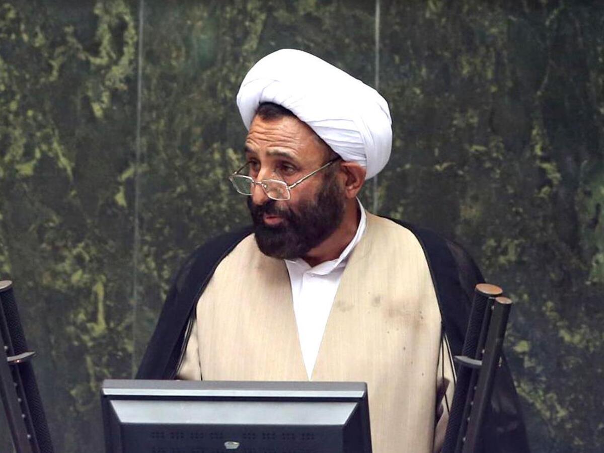 واکنش تند عضو جبهه پایداری به دریافت ۱۴۰ سکه از سوی یک نماینده مجلس برای متنفی کردن استیضاح وزرا