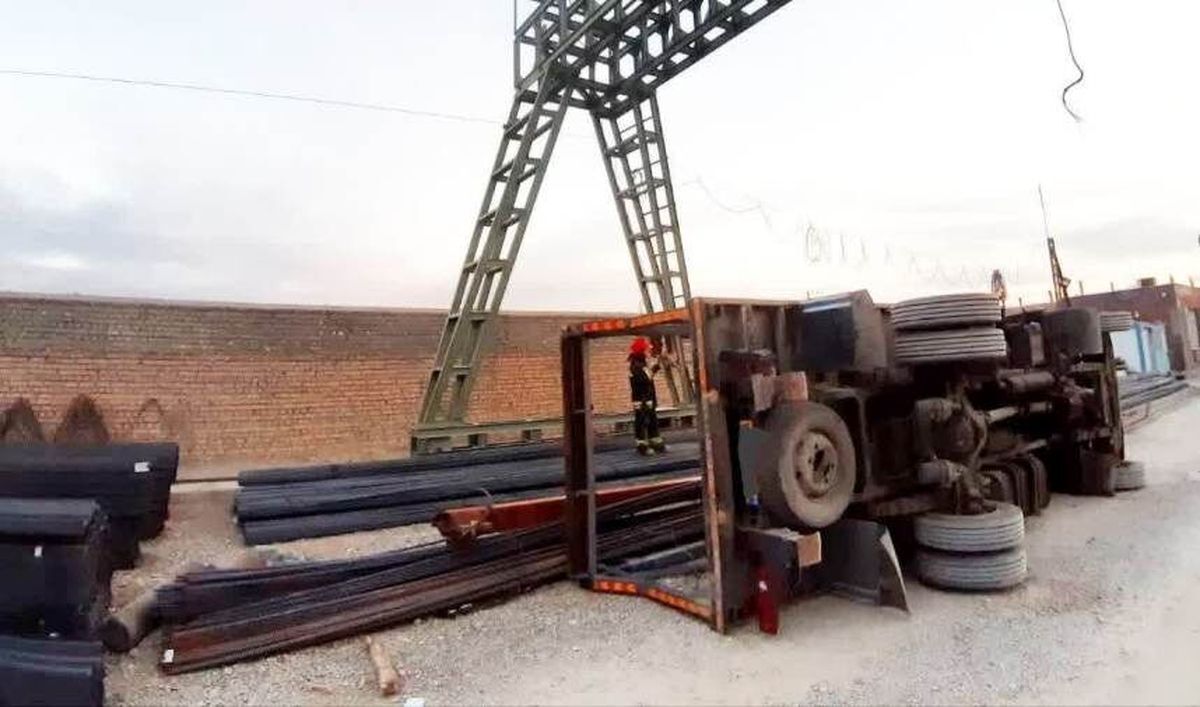 لحظه تکاندهنده جان باختن مرد اصفهانی در پی سقوط میلگرد! لحظه تکاندهنده جان باختن مرد اصفهانی در پی سقوط میلگرد!