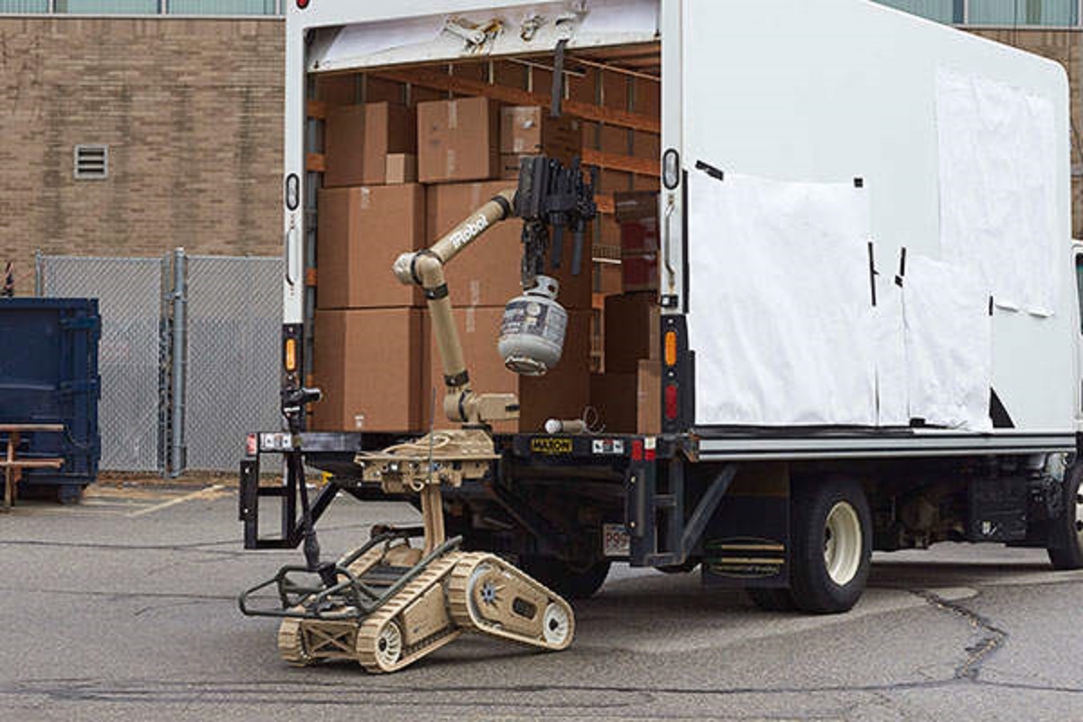 ربات چند ماموریتی ۷۱۰ کبرا