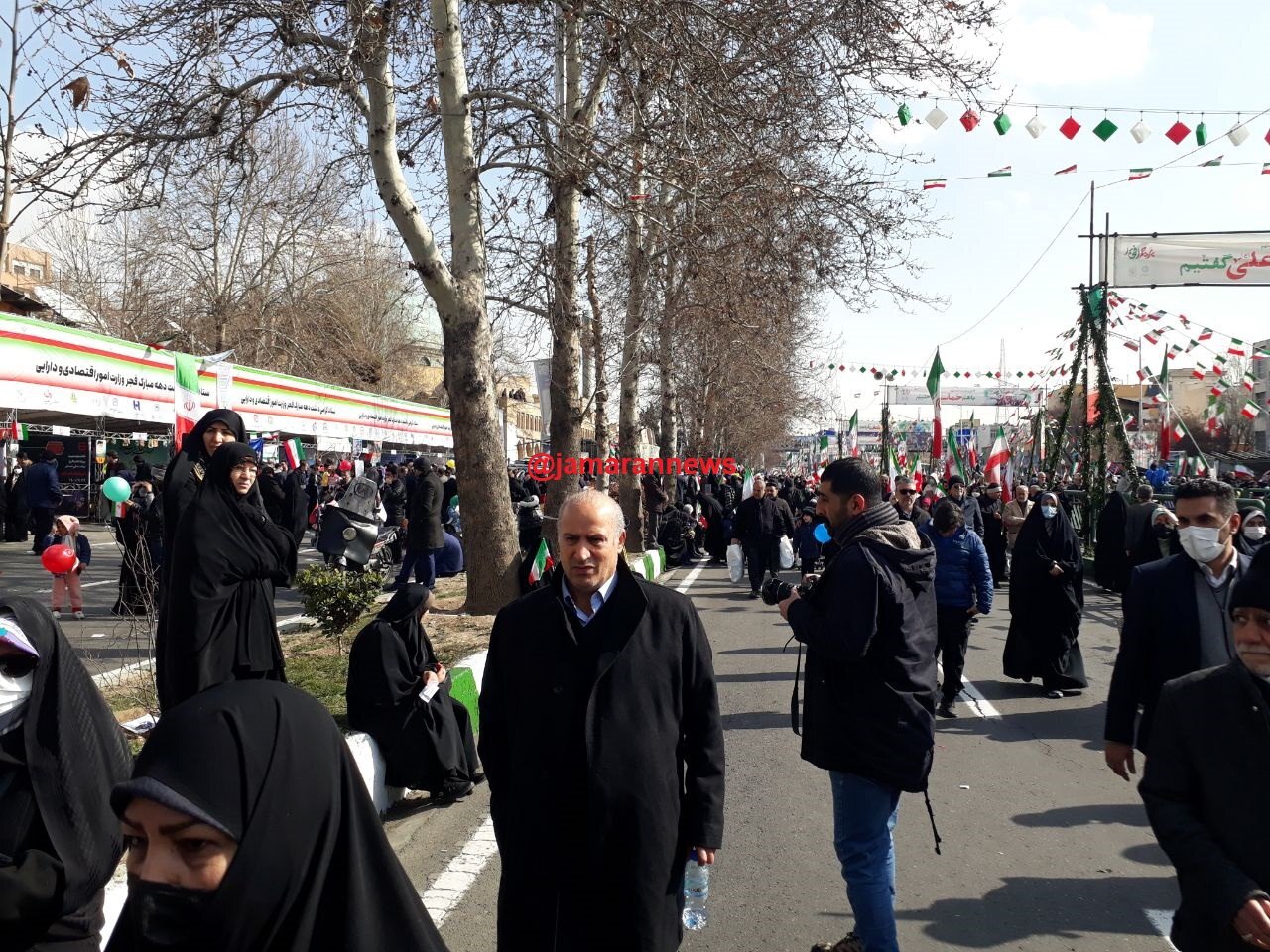 مهدی تاج در راهپیمایی 22 بهمن