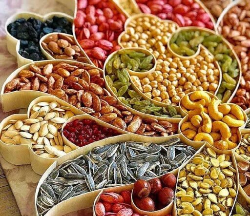 نوروز/// فواید و مضرات مصرف شیرینی و آجیل در نوروز