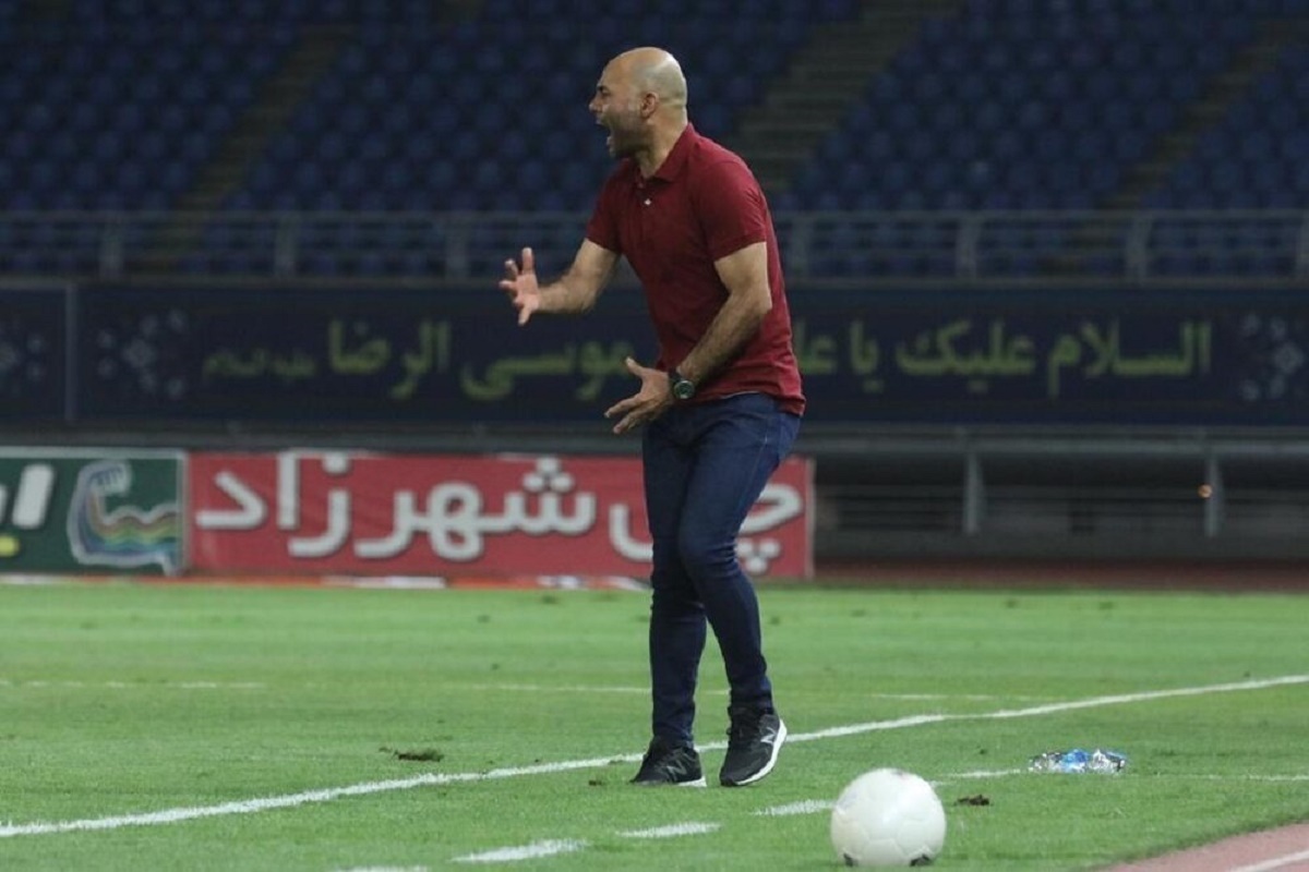 سوء قصد به جان سرمربی سابق استقلال با قمه!