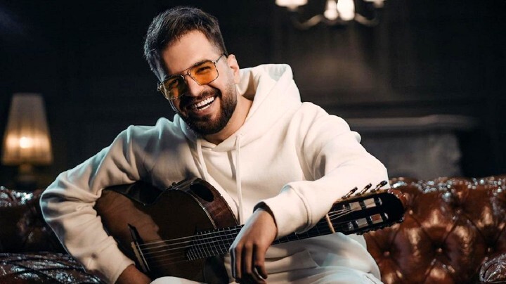 اجرای فالش خواننده پاپ همه را شوکه کرد اجرای فالش خواننده پاپ همه را شوکه کرد