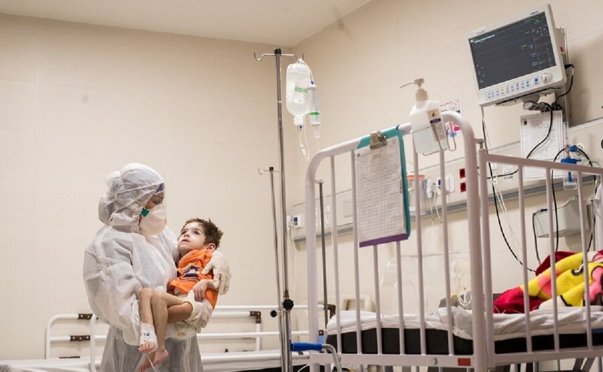 دکتر یزدانی: با مخلوطی از ویروس‌ها مواجه هستیم/ در پاییز و زمستان باید چند هفته مدارس تعطیل می‌شد