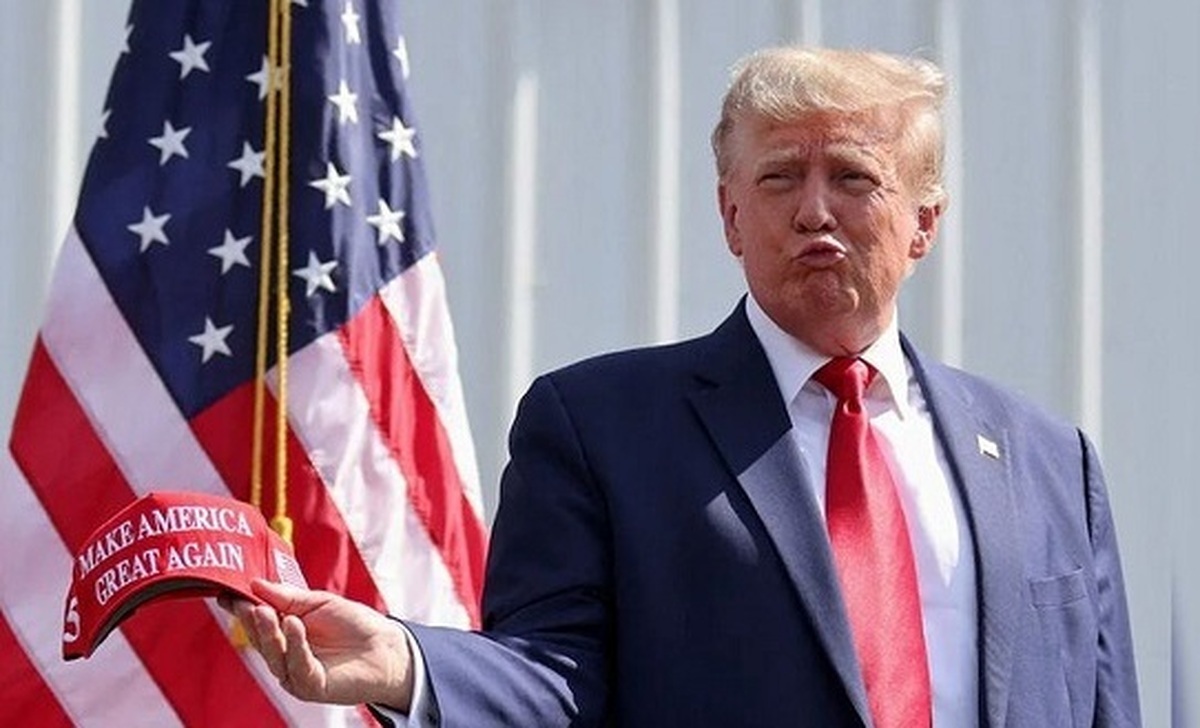 رونمایی دونالدو ترامپ از برند کفش و کتانیاش! رونمایی دونالدو ترامپ از برند کفش و کتانیاش!