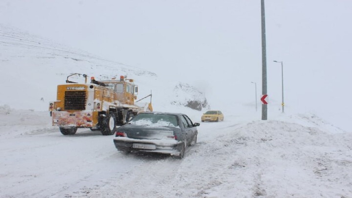 بارش سنگین برف این بزرگراه کشور را مسدود کرد