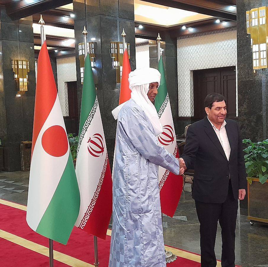 استقبال رسمی معاون اول رئیس‌جمهور از نخست وزیر نیجر/ آغاز مذاکرات مشترک دو کشور تا دقایقی دیگر