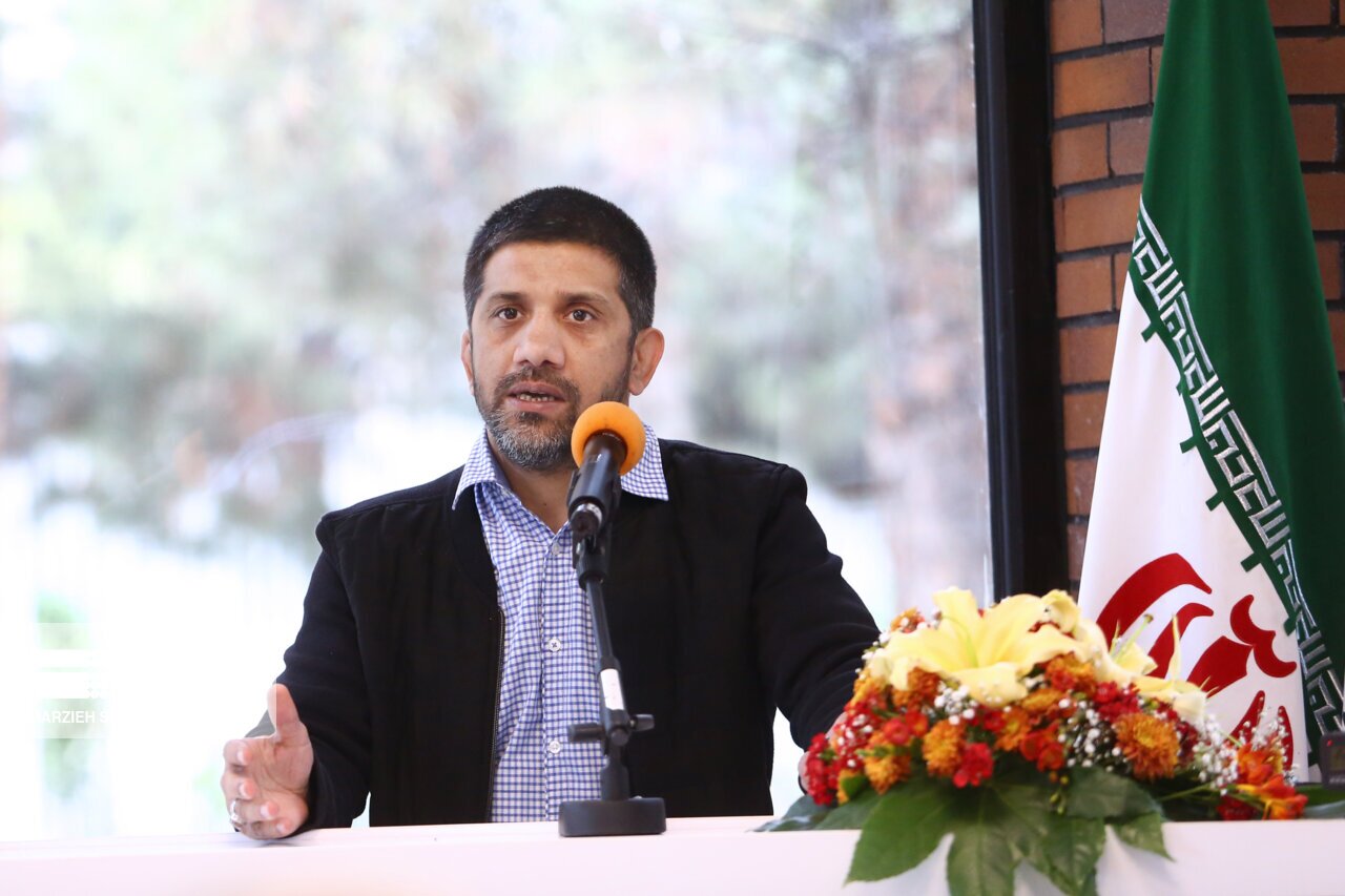 علیرضا دبیر