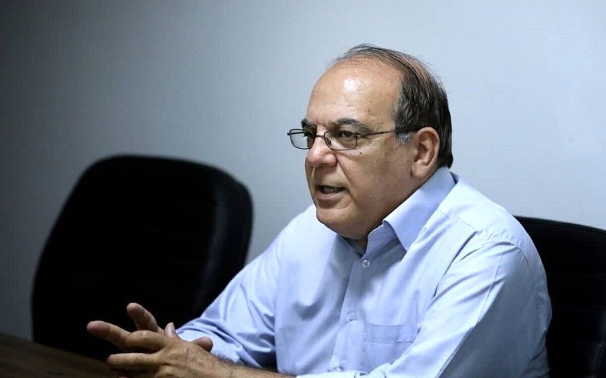 عباس عبدی: چه کسی فکر می‌کرد سطح نامزد‌های انتخابات به جایی برسد که نامزد مشهور با اسب جلوی مردم گردانده شود؟