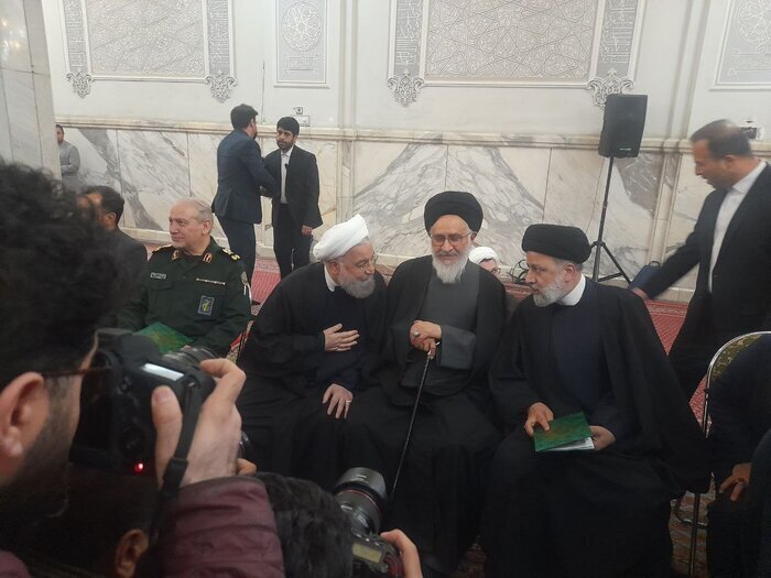 رویارویی متفاوت حسن روحانی و رئیسی در مراسم ختم