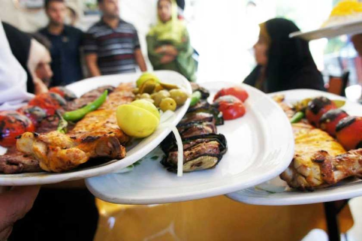 هتل‌ها و رستوران‌ها در ماه رمضان، در صورت پوشاندن فضای خود می‌توانند به مسافران خدمات ارائه کنند