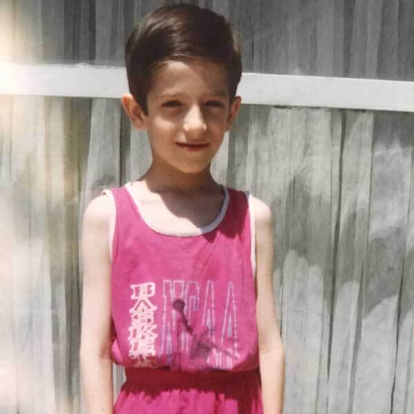 اشکان دلاوری کیست؟ اشکان دلاوری کیست؟