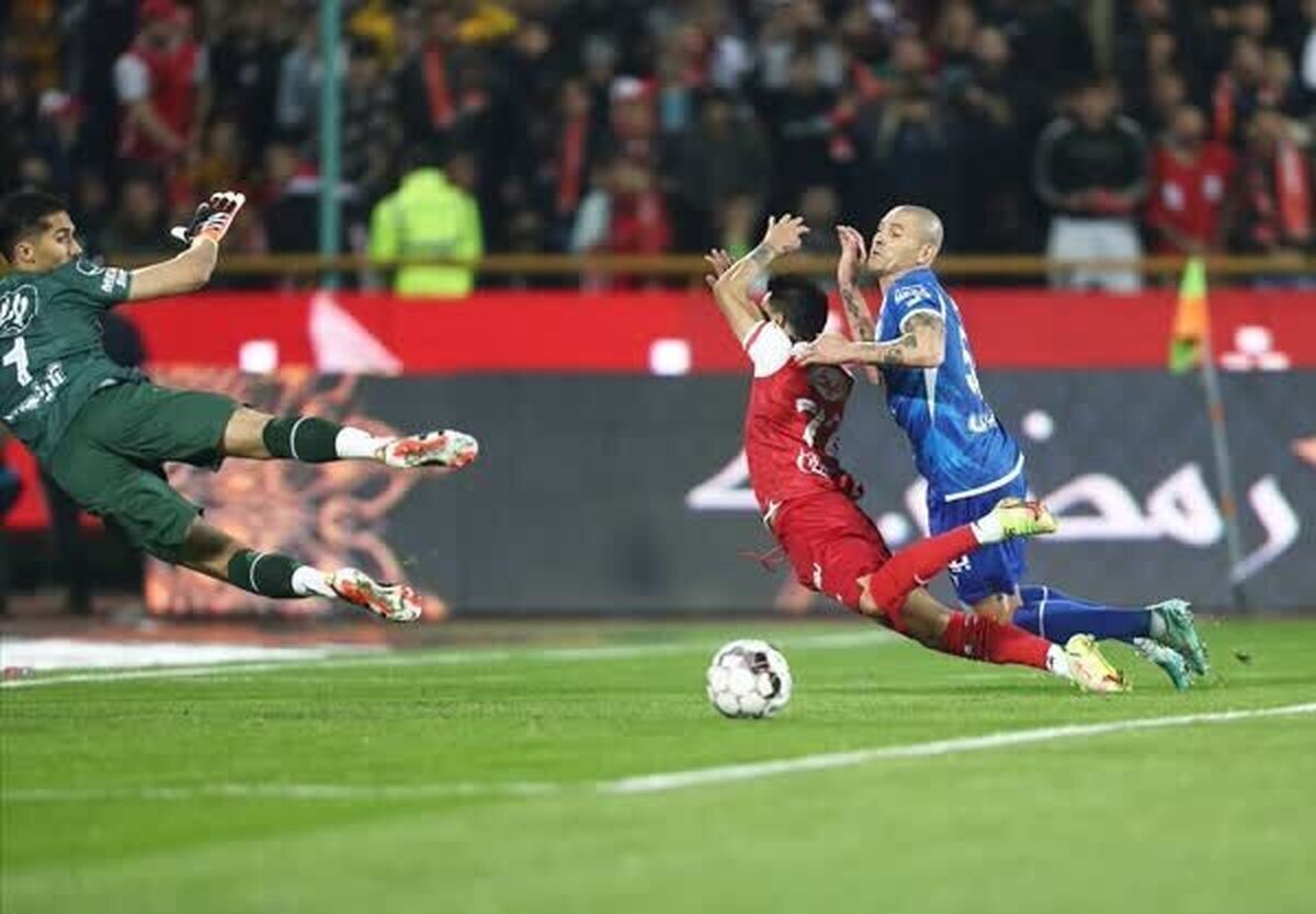 واکنش مهاجم پرسپولیس به تساوی در دربی و صحنه جنجالی