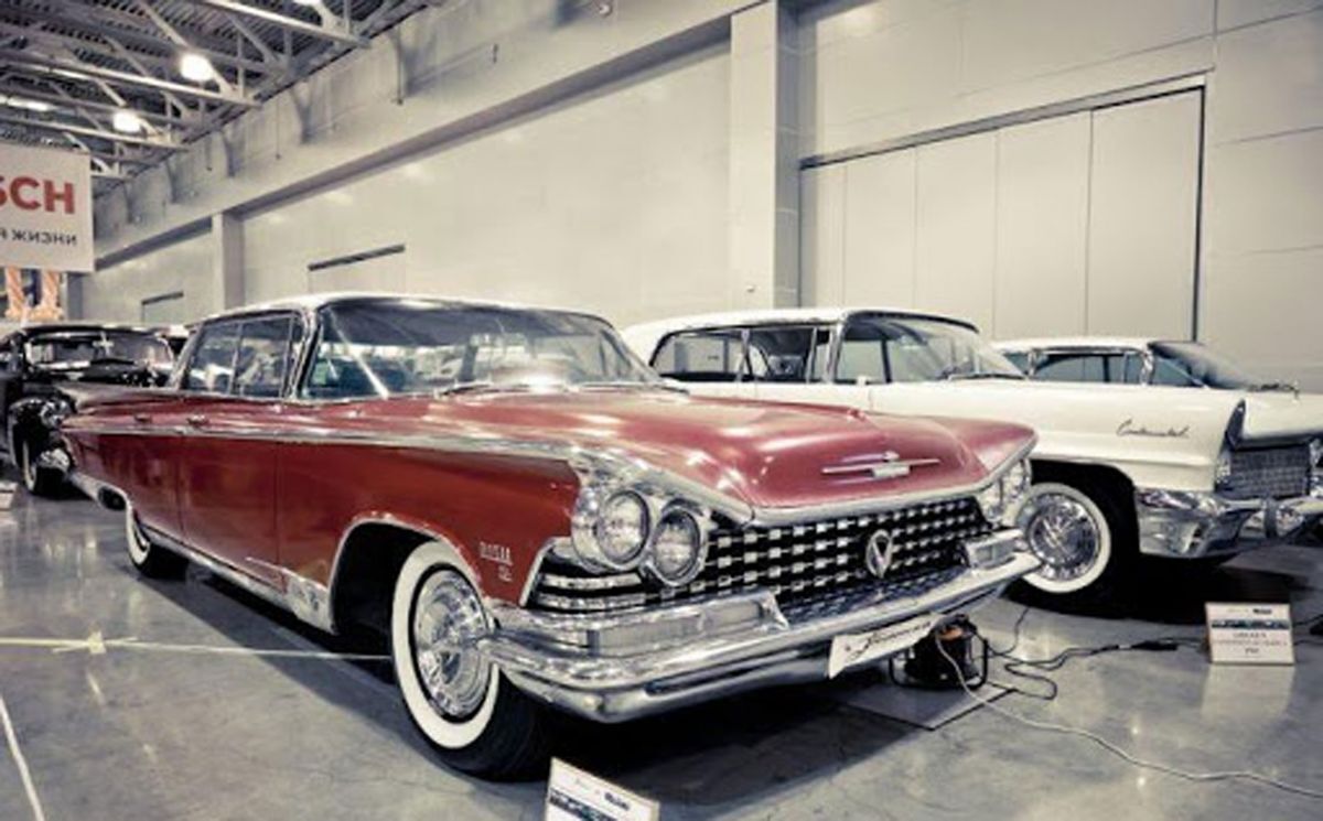 ویدئو باورنکردنی از ماشین‌های لوکس و کلاسیک در یک پارکینگ!