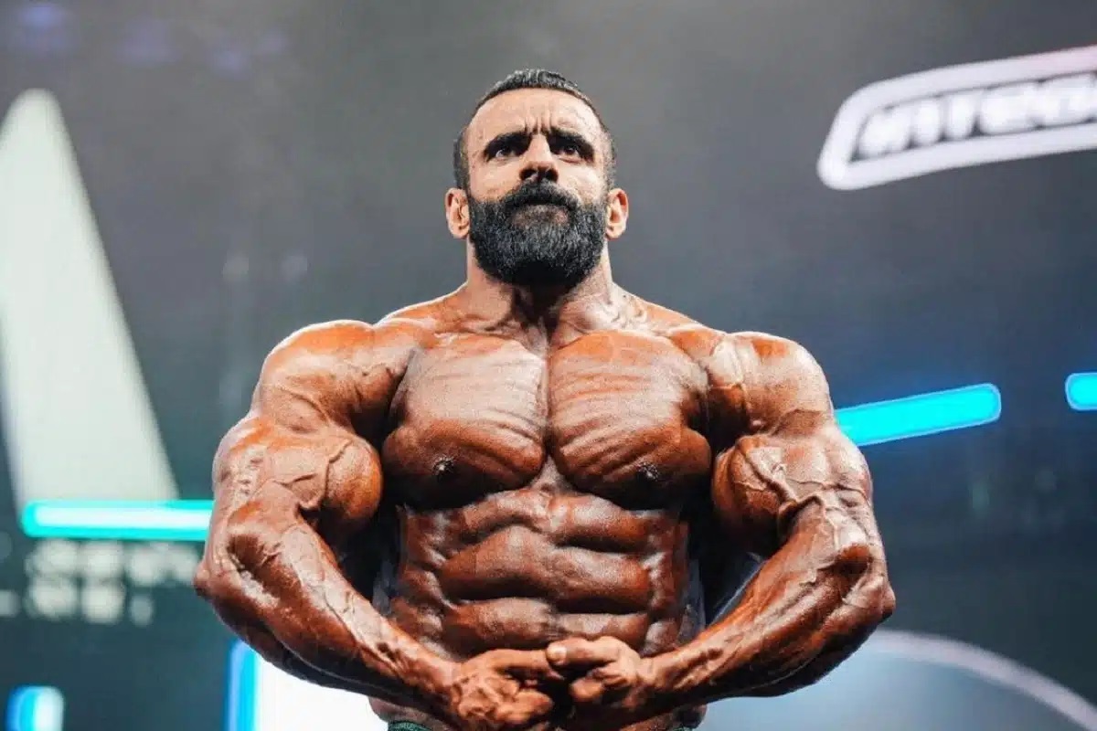 هنرنمایی هادی چوپان روی استیج بریتانیا هنرنمایی هادی چوپان روی استیج بریتانیا