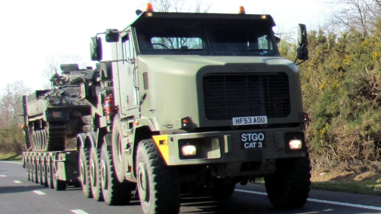 حمل‌کننده تجهیزات سنگین و تانک Oshkosh 1070F