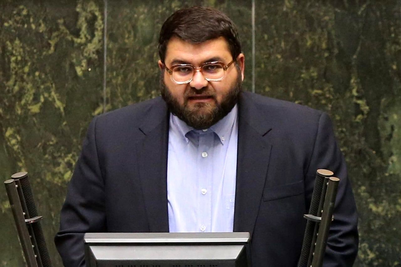 فاطمی امین وزیر خودروسازان است، وگرنه چرا خبر استیضاحش باید قیمت دنا را ۷۰ میلیون پایین بیاورد؟