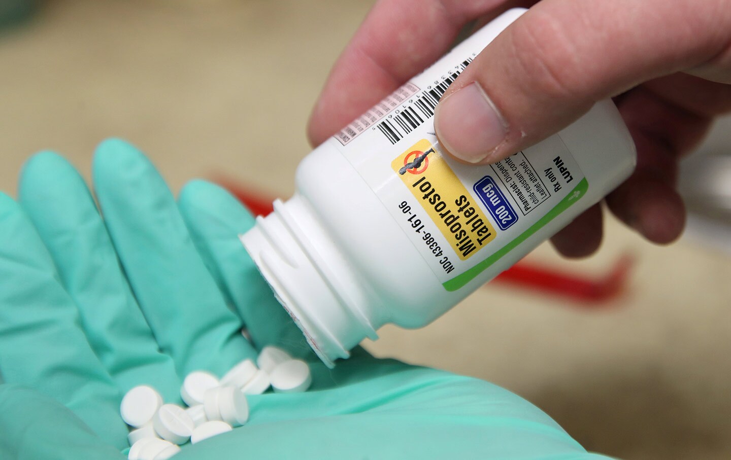 برای سقط جنین در خانه چی بخوریم؟