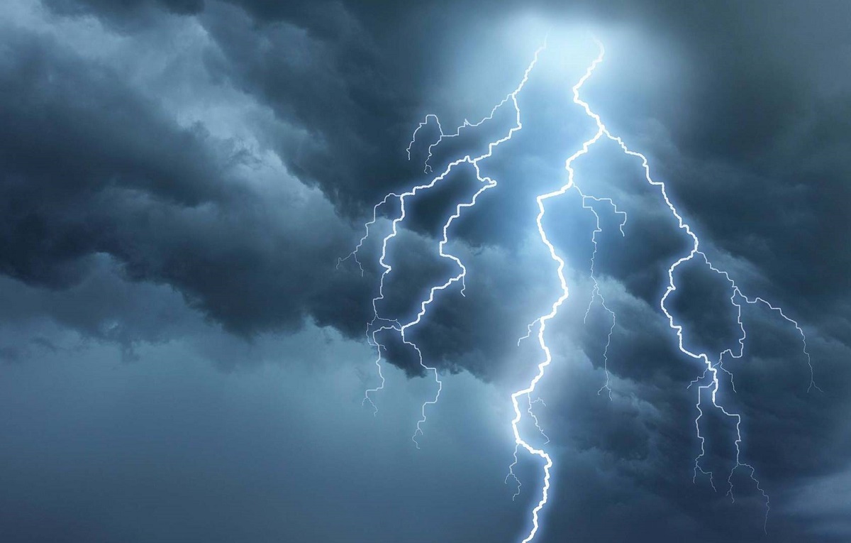 احتمال صاعقه‌زدگی در داخل آپارتمان!/ حوادث صاعقه‌زدگی در کدام استان‌ها بیشتر رخ می‌دهد؟