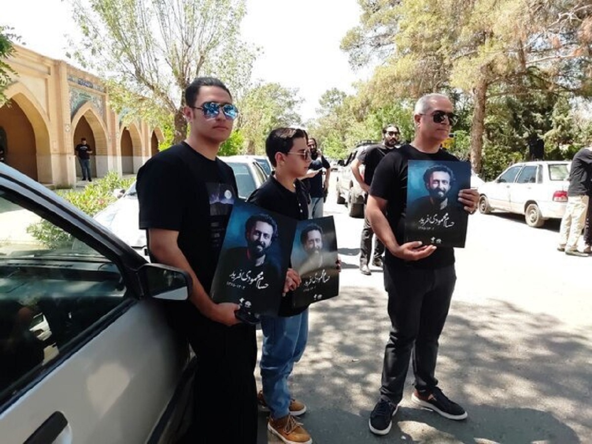 وداع تلخ و غمانگیز با حسام محمودی در بهشت زهرا وداع تلخ و غمانگیز با حسام محمودی در بهشت زهرا