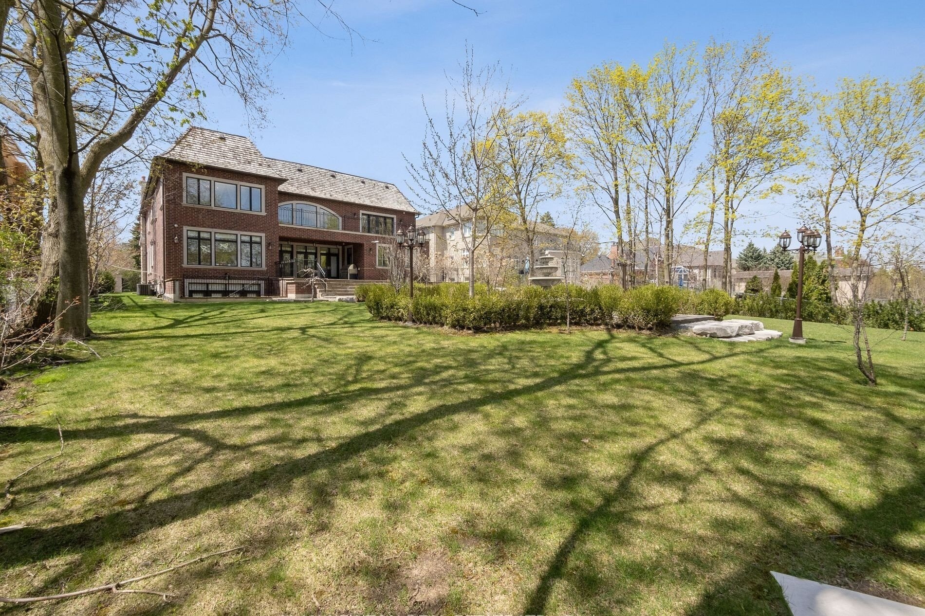 خانه ده میلیون دلاری کانادا متعلق به کیست؟ خانه ده میلیون دلاری کانادا متعلق به کیست؟