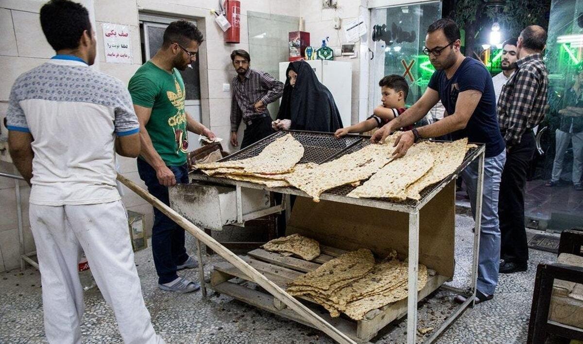 رئیس اتحادیه نانوایان سنگکی: فروش نان سنگک در تهران به ۵ هزار تومانی رسید/ نان اینترنتی ۲۵ هزار تومانی منطقی است