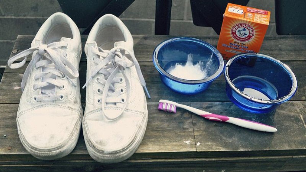 نحوه تمیز کردن کفش سفید