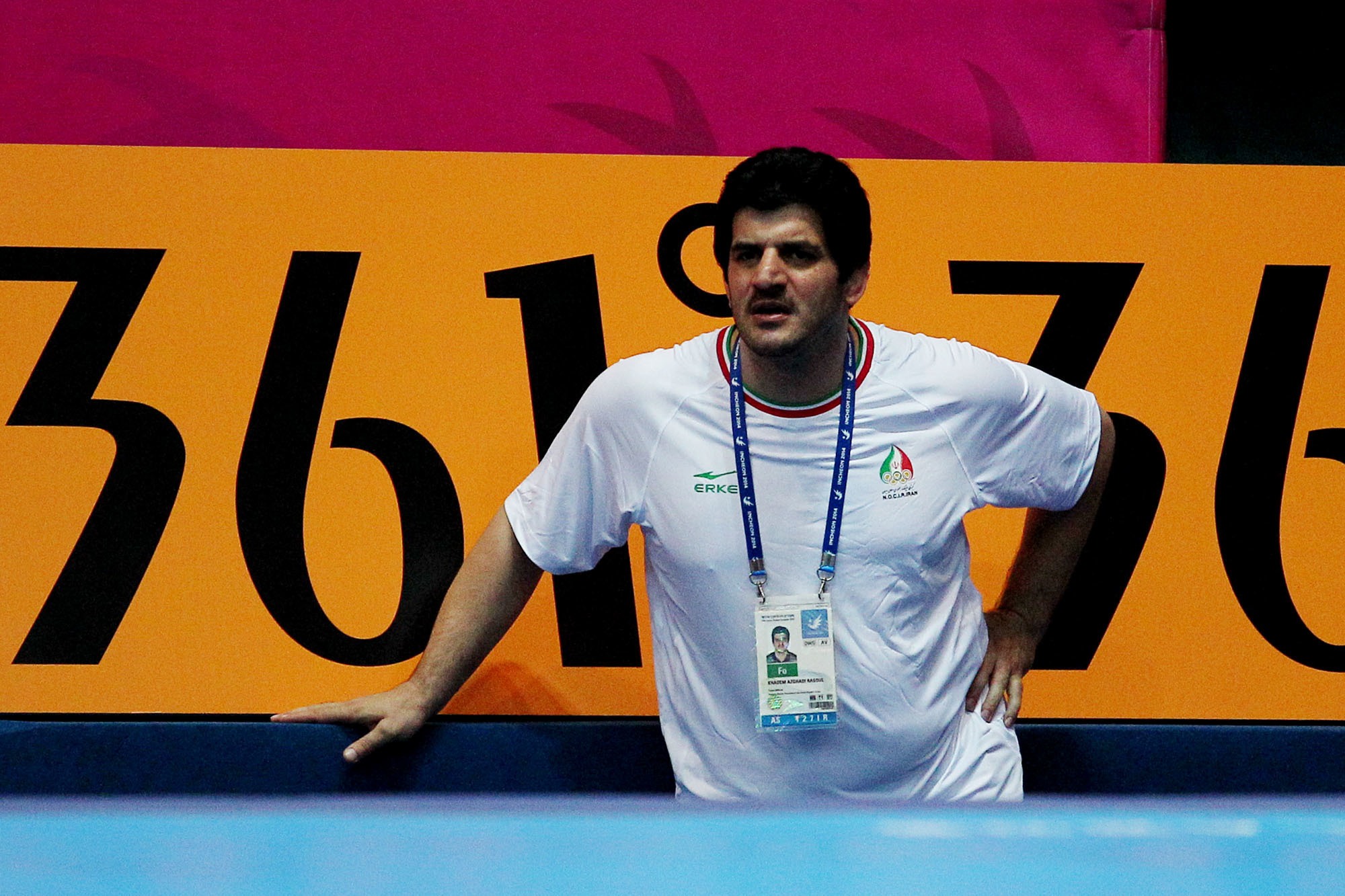 پست معنادار رسول خادم با عکس سارا خادمالشریعه و مریم میرزاخانی پست معنادار رسول خادم با عکس سارا خادمالشریعه و مریم میرزاخانی